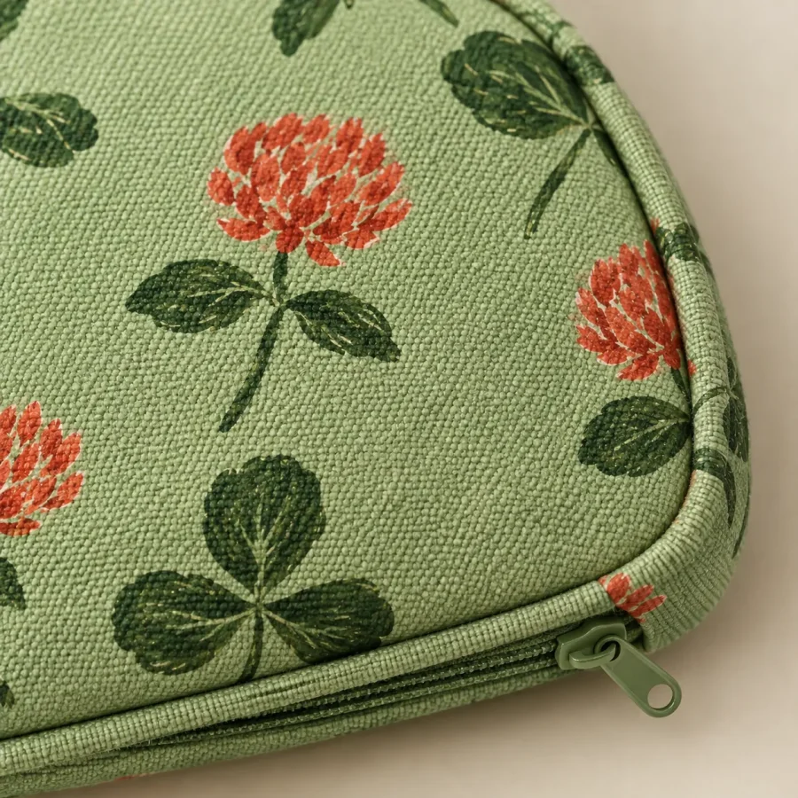 Arc Cover · Clover, close-up of the print and stitching