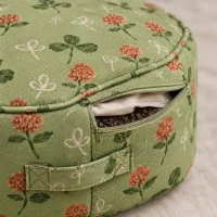 Clover Hex Block, close-up of the print and stitching