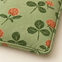 Tile Cover · Clover, close-up of the print and stitching